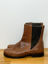 Load image into Gallery viewer, Leather Chelsea Boots

