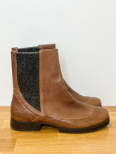 Load image into Gallery viewer, Leather Chelsea Boots
