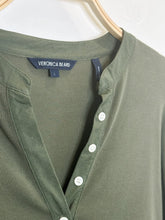 Load image into Gallery viewer, Ribbed Half Button Half Sleeve Shirt
