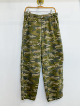 Load image into Gallery viewer, Drew Camo Cargo Jeans
