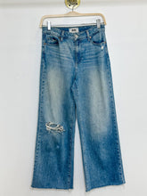 Load image into Gallery viewer, Wide Leg Distressed
