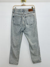 Load image into Gallery viewer, Straight Leg
