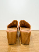 Load image into Gallery viewer, Quilted Leather Clogs
