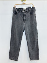 Load image into Gallery viewer, The Perfect Vintage Straight Jean
