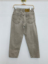 Load image into Gallery viewer, Tapered Leg Crop
