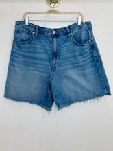 Load image into Gallery viewer, Baggy Jean Shorts
