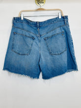 Load image into Gallery viewer, Baggy Jean Shorts
