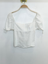 Load image into Gallery viewer, Linen Puff Sleeve Cropped Top

