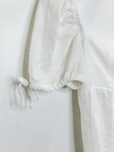Load image into Gallery viewer, Linen Puff Sleeve Cropped Top
