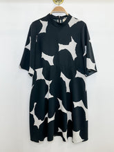 Load image into Gallery viewer, Abstract Print Half Sleeve Shift Dress
