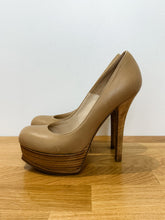 Load image into Gallery viewer, Fendista Leather Platform Pumps
