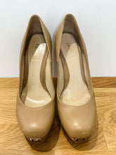 Load image into Gallery viewer, Fendista Leather Platform Pumps
