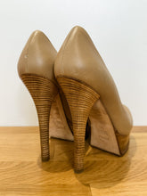 Load image into Gallery viewer, Fendista Leather Platform Pumps
