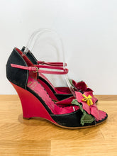 Load image into Gallery viewer, Floral Wedge Sandals
