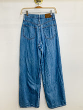 Load image into Gallery viewer, Supewide-Leg Jeans
