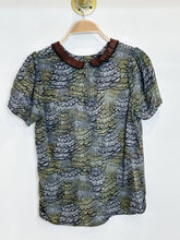 Load image into Gallery viewer, Illustrated Feather Details Print Short Sleeve Shirt with Beaded Peter Pan Collar
