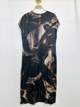 Load image into Gallery viewer, Etta Dark Iris Cap Sleeve Midi Dress (NWT, orig. ~$350)
