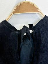 Load image into Gallery viewer, Sleeveless Tissue Weight Pleated Blouse
