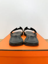 Load image into Gallery viewer, Oran H Logo Slides (AS IS: needs new rubber resole, prob $50)
