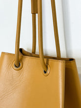 Load image into Gallery viewer, Structured Leather Lunch Bag Tote
