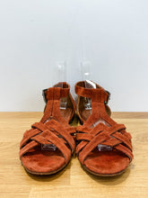Load image into Gallery viewer, Woven Suede Flat Sandals
