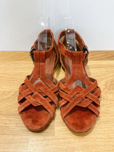 Load image into Gallery viewer, Woven Suede Flat Sandals
