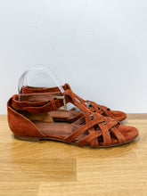 Load image into Gallery viewer, Woven Suede Flat Sandals
