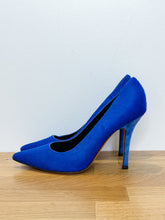 Load image into Gallery viewer, Pony Hair Pointed Toe Pumps
