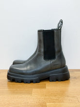 Load image into Gallery viewer, CPH194 Vintage Vitello Chelsea Boots (orig. $260)
