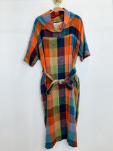 Load image into Gallery viewer, Short Sleeve Plaid Turtleneck Midi Dress with Belt
