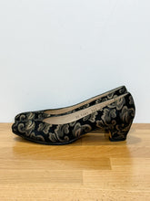 Load image into Gallery viewer, Brocade Low Pumps
