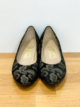 Load image into Gallery viewer, Brocade Low Pumps
