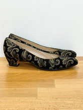 Load image into Gallery viewer, Brocade Low Pumps

