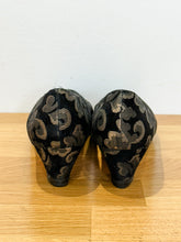 Load image into Gallery viewer, Brocade Low Pumps

