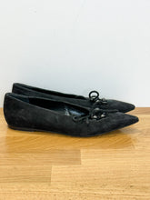 Load image into Gallery viewer, Vintage Suede Pointed Toe Lace Front Flats
