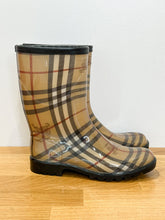 Load image into Gallery viewer, Plaid Rainboots
