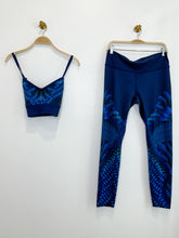 Load image into Gallery viewer, Feather Print Sports Bra
