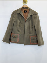 Load image into Gallery viewer, Silk-Cotton-Wool Tailored Open Jacket with Latticed Leather Pocket Details
