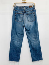 Load image into Gallery viewer, Alexis Straight Leg Crop
