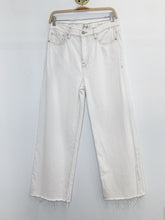 Load image into Gallery viewer, Le Jane Wide Leg Crop with Contrast Stitching
