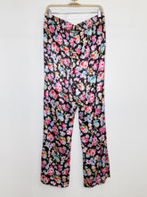 Load image into Gallery viewer, Floral Satin Pants
