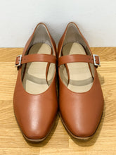 Load image into Gallery viewer, Lana Flat (orig. $495)
