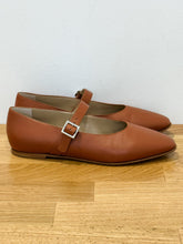 Load image into Gallery viewer, Lana Flat (orig. $495)
