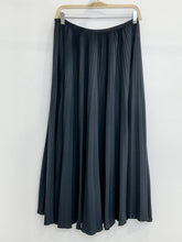 Load image into Gallery viewer, Pull On Pleated Midi Skirt
