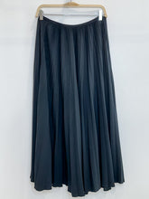 Load image into Gallery viewer, Pull On Pleated Midi Skirt
