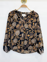 Load image into Gallery viewer, Long Sleeve Floral Cotton Blouse
