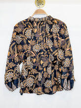 Load image into Gallery viewer, Long Sleeve Floral Cotton Blouse

