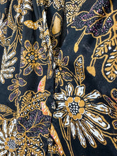 Load image into Gallery viewer, Long Sleeve Floral Cotton Blouse
