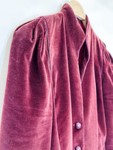 Load image into Gallery viewer, Vintage Velvet Collarless Blazer
