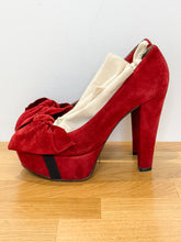 Load image into Gallery viewer, Suede Platform Bow Pumps
